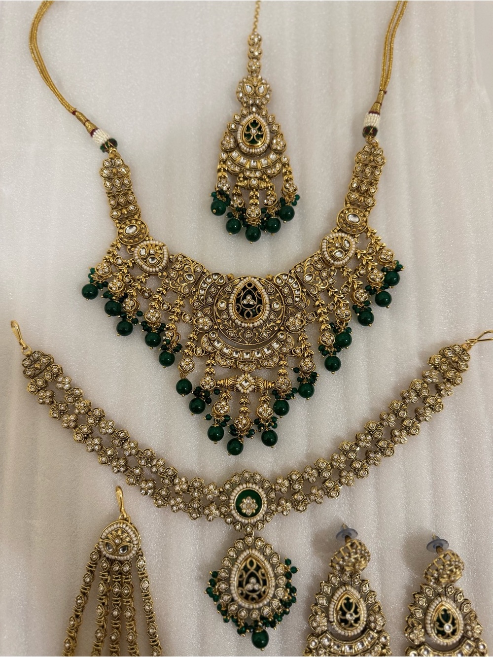 Bridal emerald-kundan golden choker